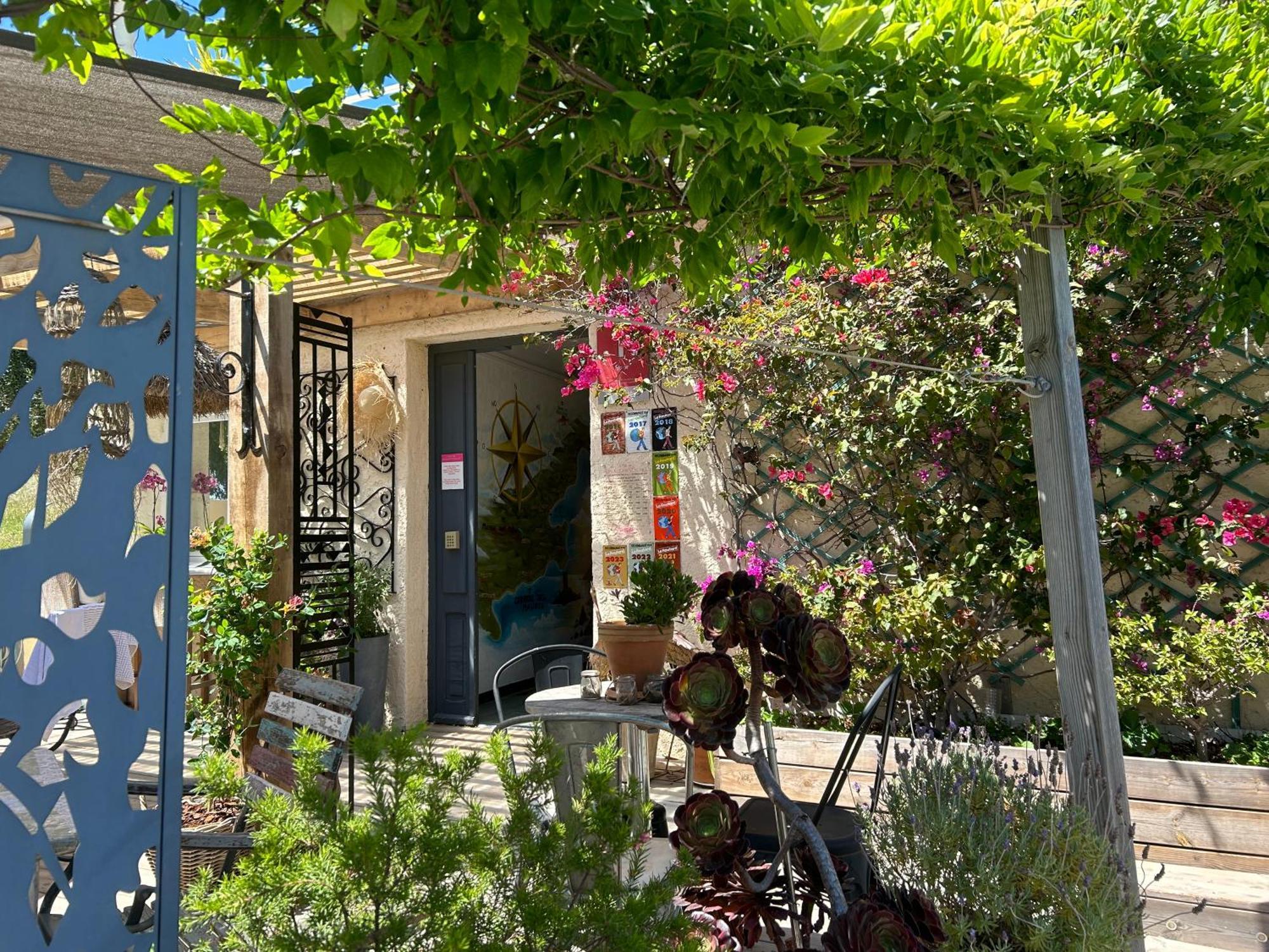 Hotel Auberge Provencale Saint-Raphaël Exteriör bild